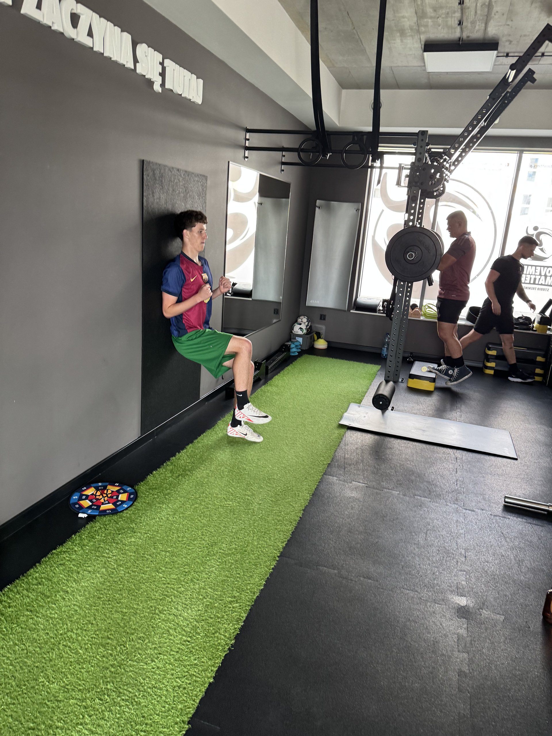 Wyciąg górny i ćwiczenie na macie – trening w Movement Matters