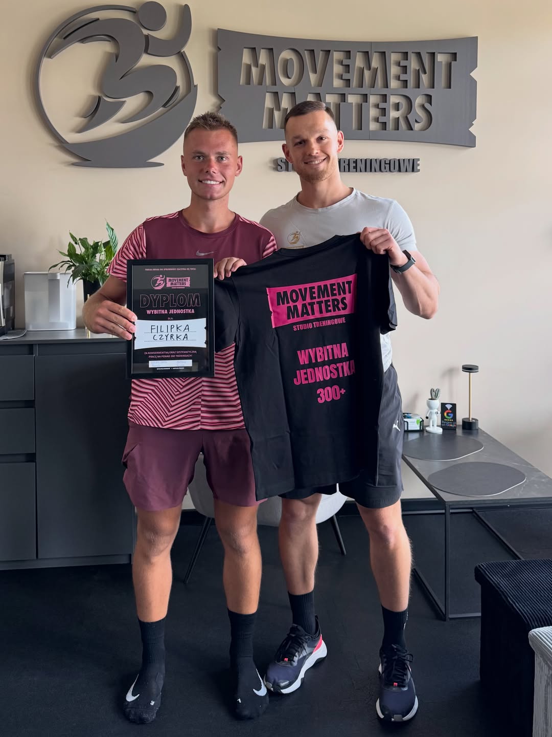 Filip z dyplomem Wybitnej Jednostki 300+ i trener w Movement Matters w Rzeszowie