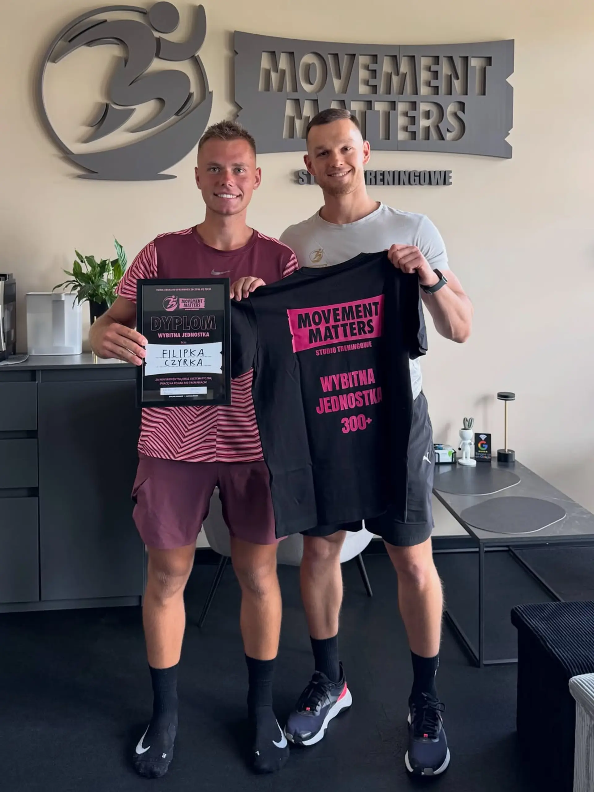 Filip z dyplomem Wybitnej Jednostki 300+ i trener w Movement Matters w Rzeszowie
