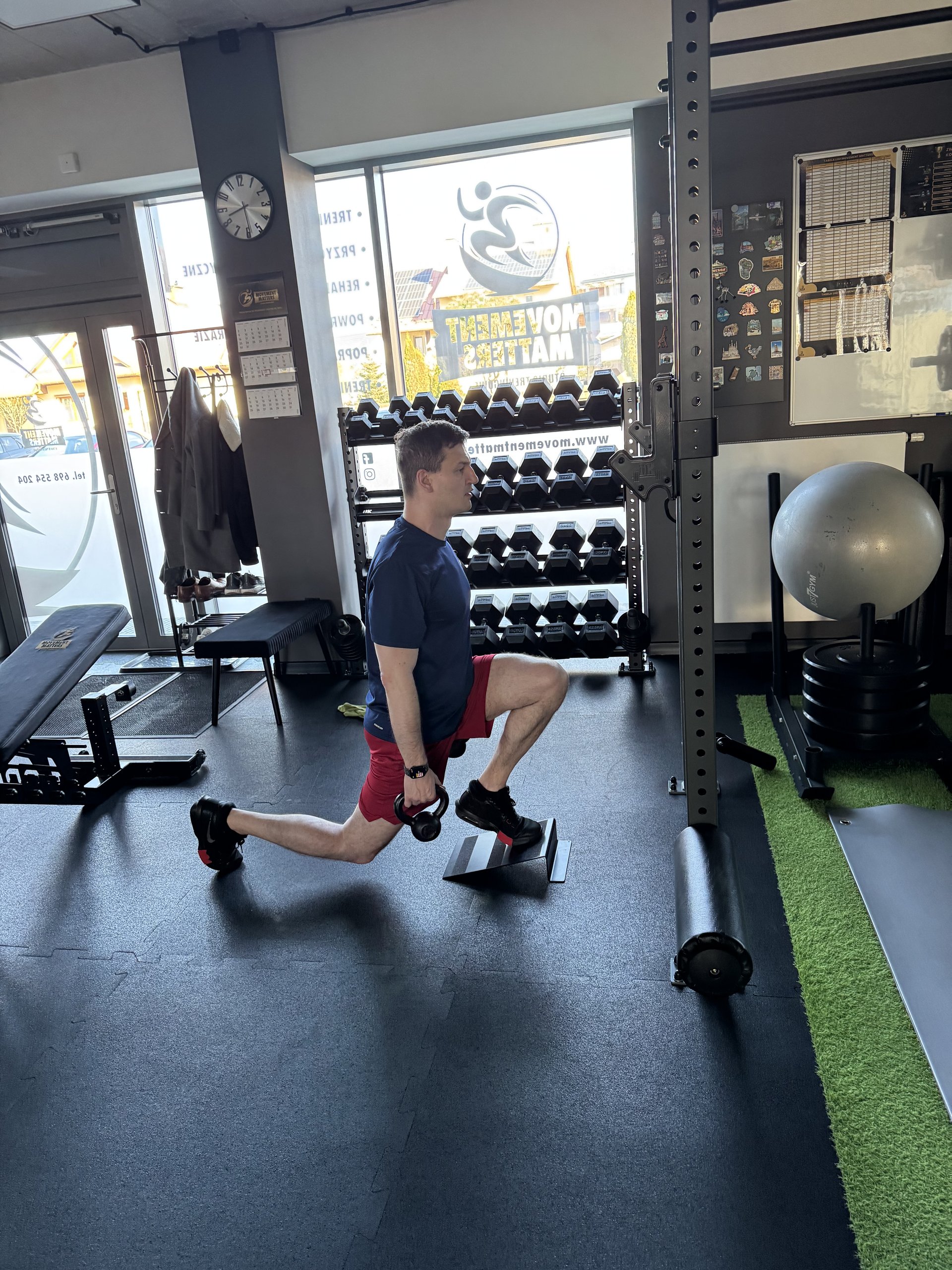 Trening z hantlami przy oknie – Movement Matters Rzeszów